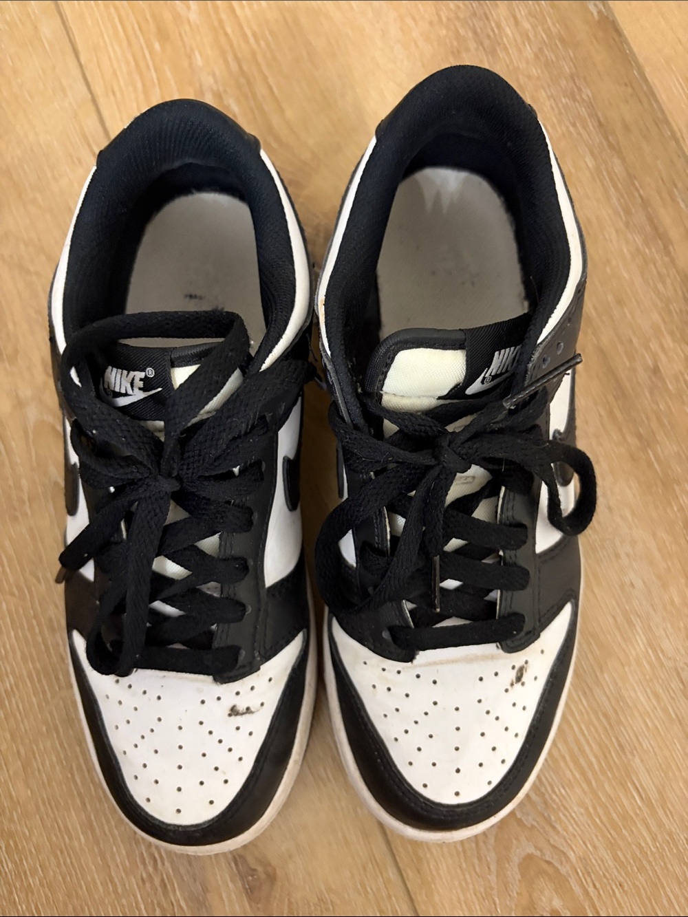 Nike Women's Black and White Low-Top Sneakers - Picture 6 of 6